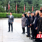 新邵陈家坊镇侯家村20名党员赴韶山开展党史学习教育
