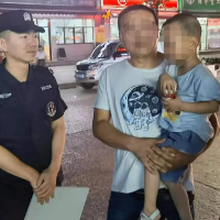 邵东民警爱心救助 送走失儿童回家