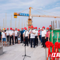 邵东市中医医院门诊住院综合楼顺利封顶