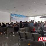 邵东巡特警严防把控  做好防疫工作