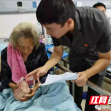 隆回县金石桥法庭法官深入医院诉前调解交通事故纠纷