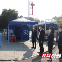 余勋伟看望慰问全县医学隔离点工作人员