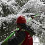 国网武冈市供电公司：积极应对暴雪来袭 用心守护万家灯火