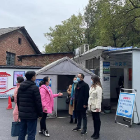 邵阳市纪委监委驻市卫健委纪检监察组来市第二人民医院检查疫情防控等相关工作