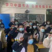 洞口县月溪中心学校开展清明假期安全教育宣誓活动