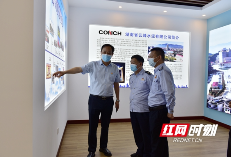 武冈税务：“党建红”+“税务蓝”  税企互动添风采