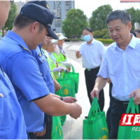 严华在市区开展“夏送清凉”慰问活动  用心用情关爱广大劳动者  保障经济社会高质量发展