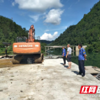 绥宁：强力拆除河道违建  改善河湖生态环境