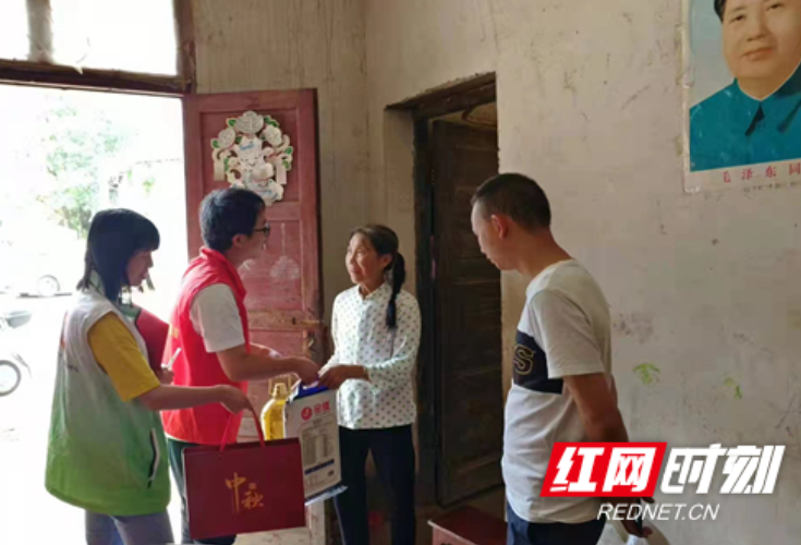 情暖中秋  关爱老年人——邵阳市民政局组织开展中秋节慰问困难老人活动