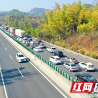 春运首日，邵阳高速路面车流量6万余辆