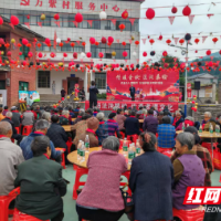 绥宁：重阳送暖又送“法”  万紫村老人笑开颜