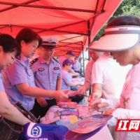 邵阳交警积极倡导市民“人人讲安全、个个会应急”