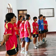 “我们能安心比赛，是先辈用热血换来的！”