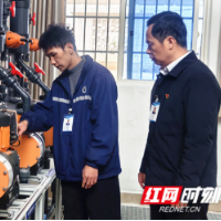 全国人大代表海水宣讲全国两会精神：让群众喝上放心水、舒心水