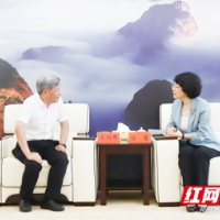 程蓓与福建福耀科技大学校长王树国座谈