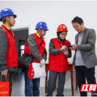 国网衡阳供电公司进村入户 精准服务返乡人员
