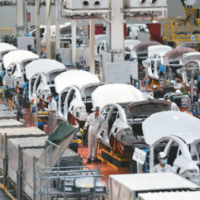 中国新能源汽车出海提速（国际论道）