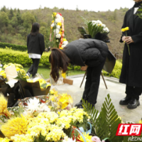湖南农业大学学生自发悼念袁隆平院士