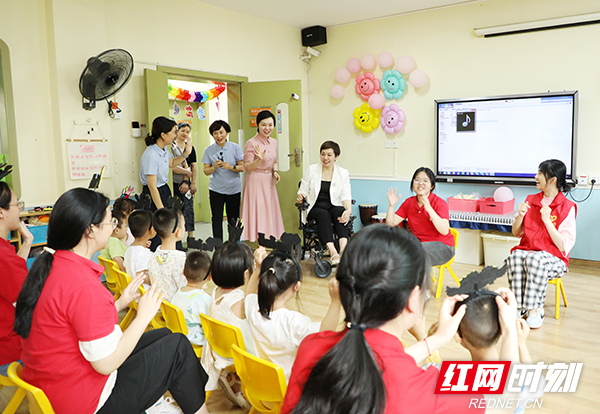 省妇联副主席杨成英率队走访慰问湖南省残疾人康复研究中心特殊儿童-1.jpg