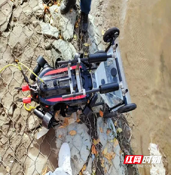 水下机器人探测桥墩基础病害.png