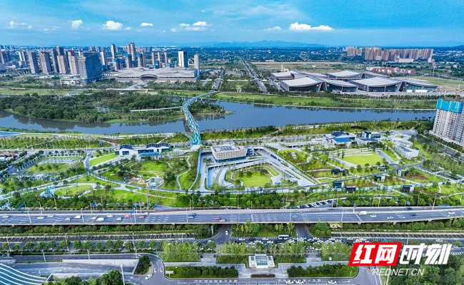 长沙市黎托生态公园位于长沙市高铁新城片区火车南站东广场以东，浏阳河以西，占地面积约11万平方米，地铁2号线、4号线从本项目正下方穿过。.jpg