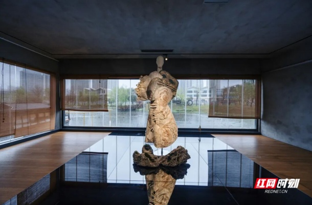 层峦 叠.jpg 层峦 叠.jpg