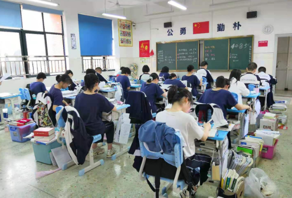 长沙市一中九华中学召开高三迎考25天冲刺工作会议