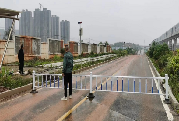 【整治交通顽瘴痼疾】响水乡桂花村全力保障雨季道路交通安全