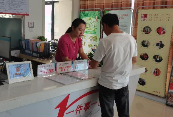和平街道桃李社区开展“真情关爱农民工，就业宣传暖人心”活动