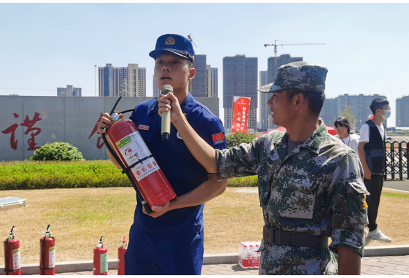 【安全专栏】奏响平安校园主旋律——湘潭经开区消防进高校开展“开学第一课”