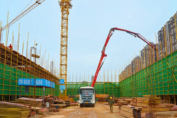 雅爱风车坪小学教学楼主体混凝土施工.jpg