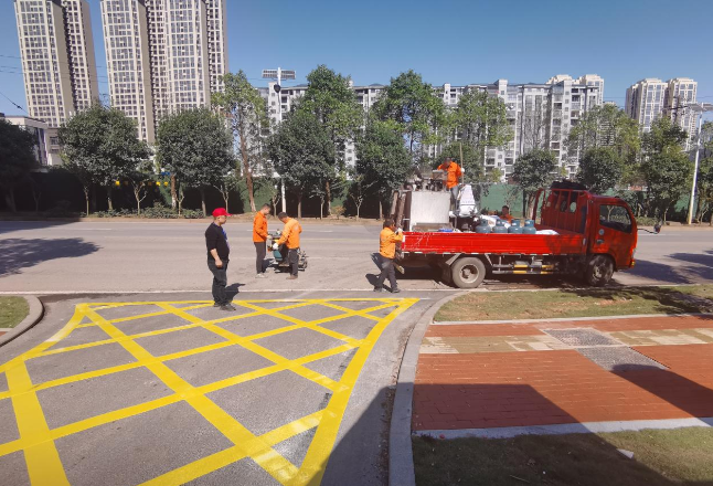 【整治交通顽瘴痼疾】小区消防通道划线 为“生命通道”护航