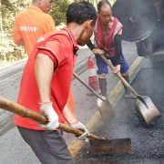 桃源公路人：烈日下打造平安通途