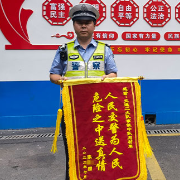 益阳资阳区：警民齐心协力为中暑晕厥司机争取救治时间
