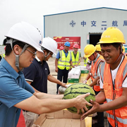 战高温 保进度丨妙策斗高温 齐心保进度  石澧项目为建设者带来清凉一“夏”