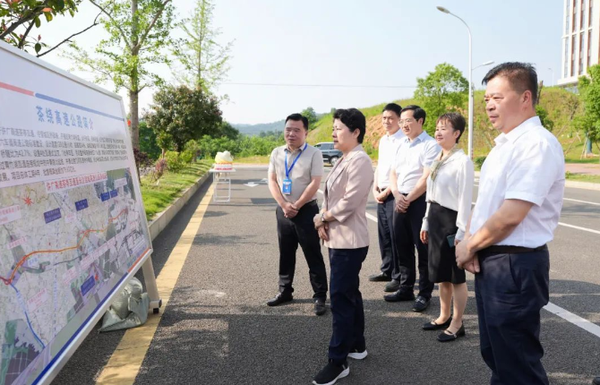 吴桂英调研茶绕高速项目建设