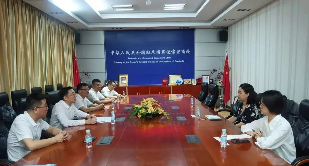 HCIG’s economic and trade delegation visits Cambodia