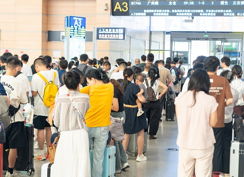 暑运长沙南站日均“寻娃”20余次 带娃出行这些细节要注意