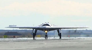 俄罗斯配装空空导弹模型的“猎人”无人机开始飞行测试
