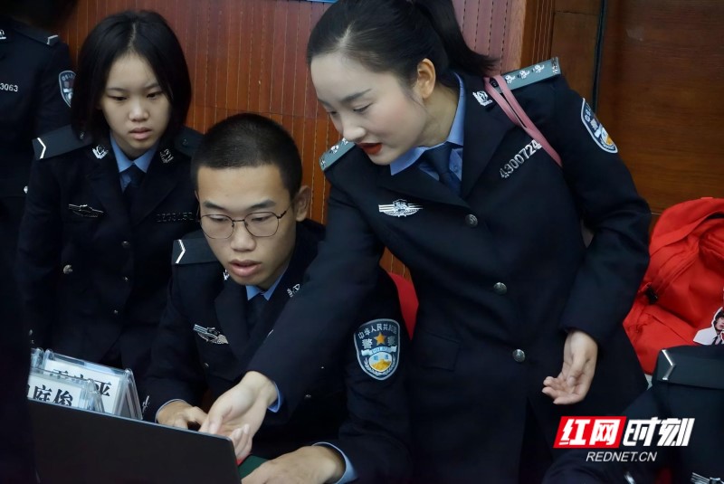 指导学生开展全省社区矫正技能比武总决赛会务工作.jpg