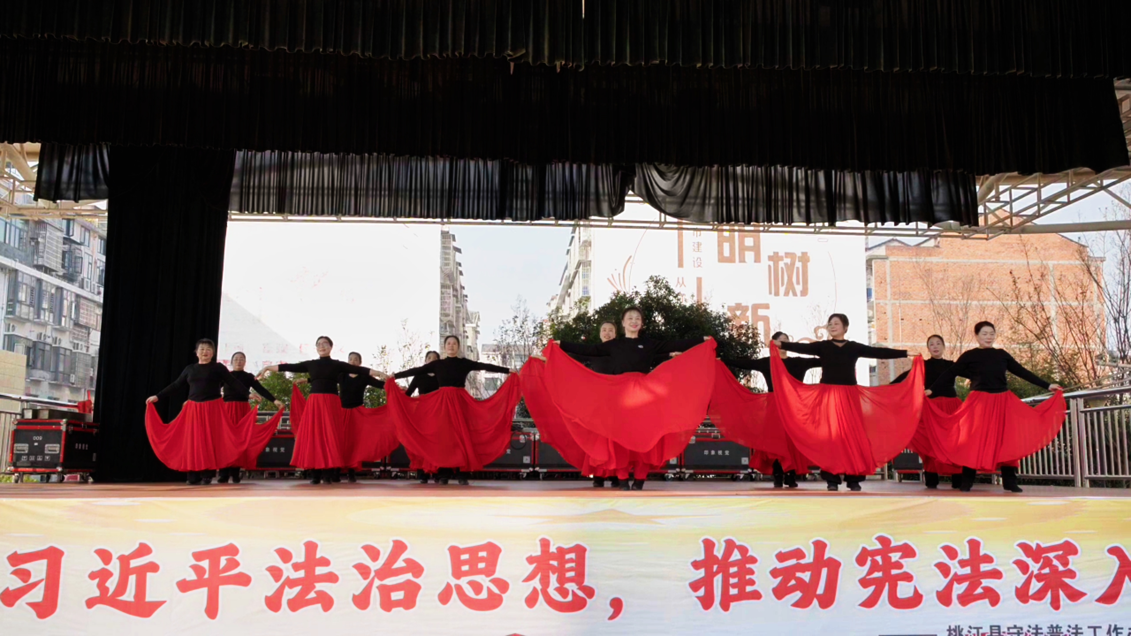 【桃江县】宪法宣传周启幕,法治“嘉年华”精彩纷呈2.jpg 【桃江县】宪法宣传周启幕,法治“嘉年华”精彩纷呈2.jpg