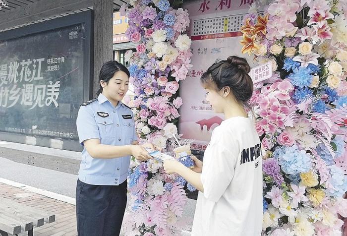 【桃江县】创新形式开展民法典宣传月活动.jpg