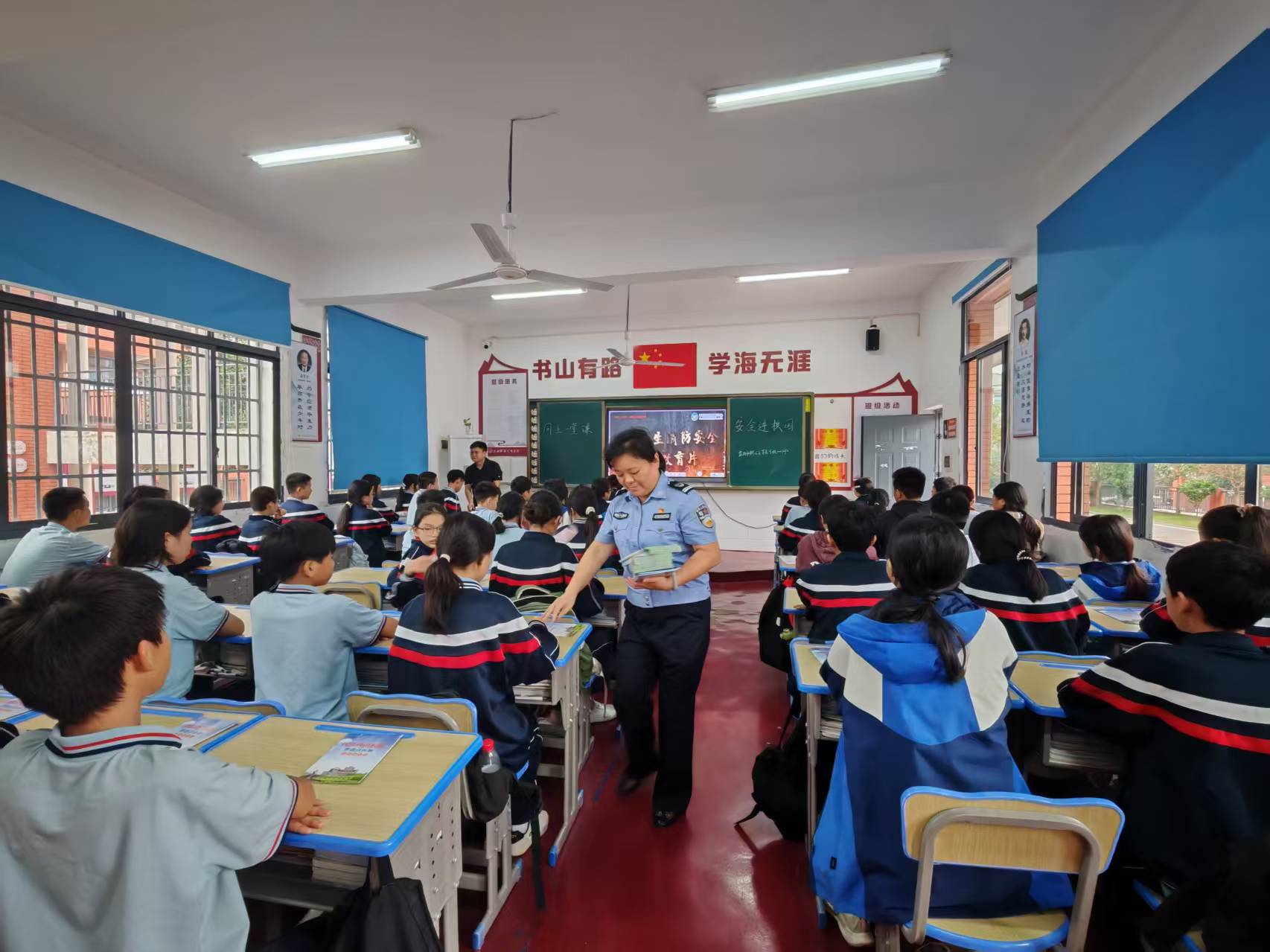沧水铺司法所组织五千师生共上法治第一课改后.jpg