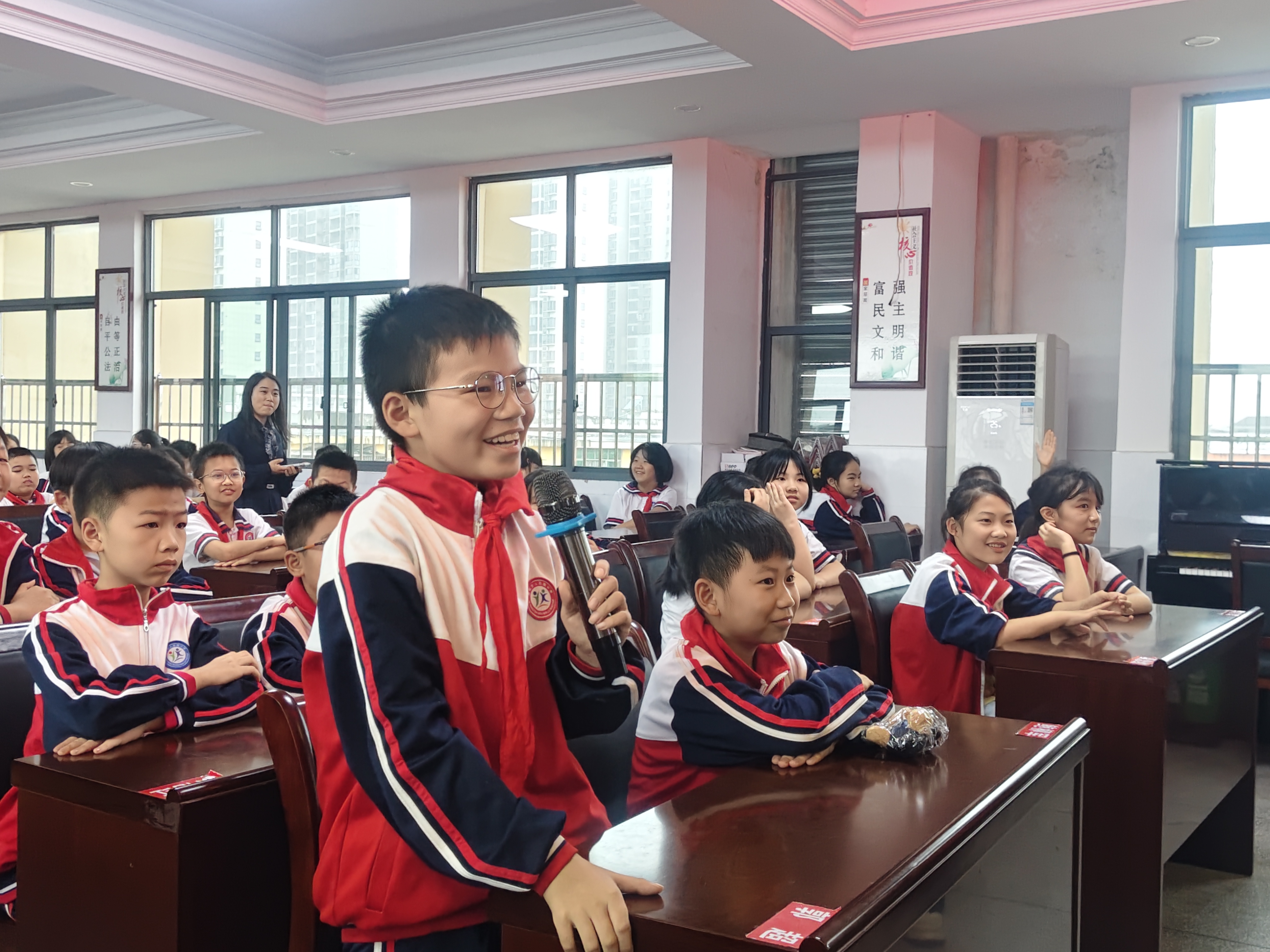 资阳区司法局组织法治副校长到人民路小学开展法治宣传1.jpg