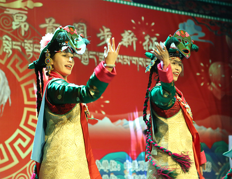 乃东区扎西曲登社区举行春节和藏历新年“村晚”活动