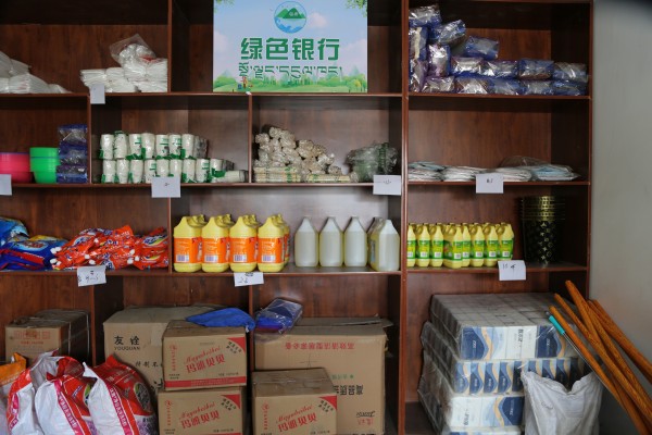 图为兑换中心里的商品_副本.jpg
