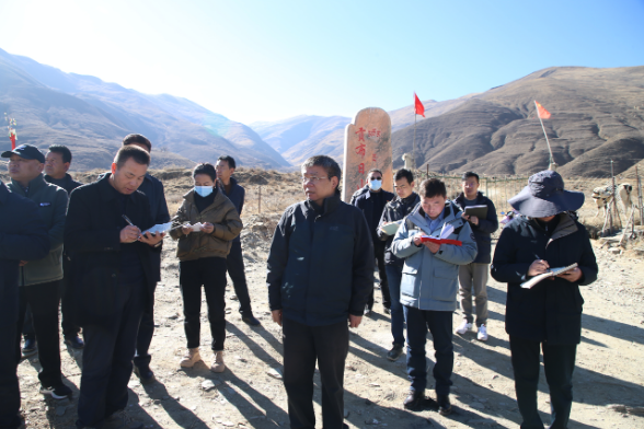 许成仓主持召开市委常委会(扩大)会议许成仓开展节前走访慰问活动