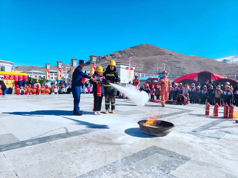 全民消防 生命至上——安全用火用电丨错那市举行2025年“119消防宣传月”启动仪式 (1)_副本.jpg 全民消防 生命至上——安全用火用电丨错那市举行2025年“119消防宣传月”启动仪式 (1)_副本.jpg