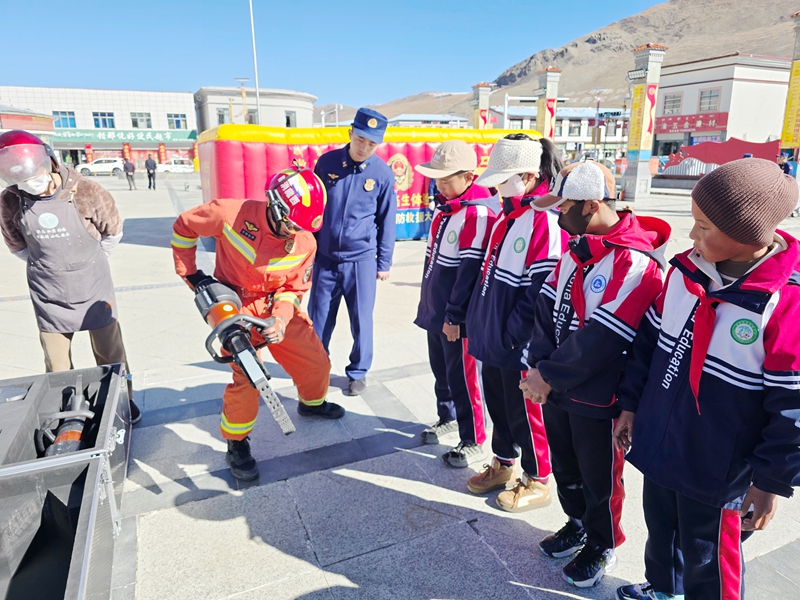 全民消防 生命至上——安全用火用电丨错那市举行2025年“119消防宣传月”启动仪式 (4)_副本.jpg 全民消防 生命至上——安全用火用电丨错那市举行2025年“119消防宣传月”启动仪式 (4)_副本.jpg