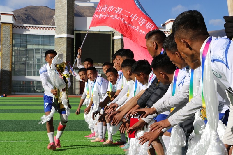 高中组 市二职夺冠.jpg